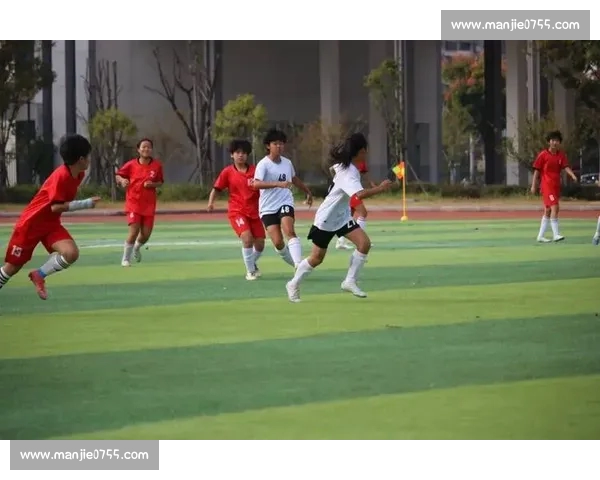 足球连接城市与梦想的激情赛场与时代故事青春荣耀全球共鸣未来 - 副本 (2)